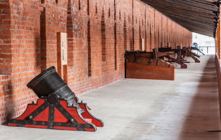 Достопримечательности парка «Зарядье». Китайгородская стена Достопримечательности парка «Зарядье». Китайгородская стена